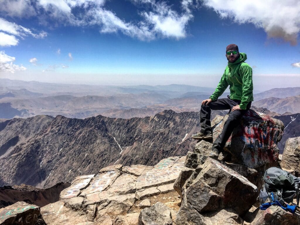 Sommet enneigé du mont Toubkal (4 167 m)