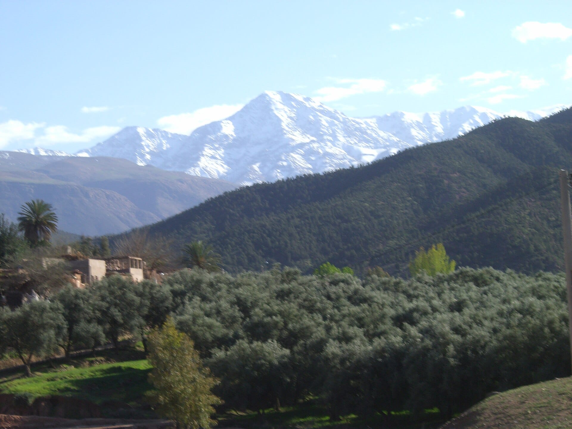 Montagnes de l'Atlas vues depuis la vallée de l'Ourika