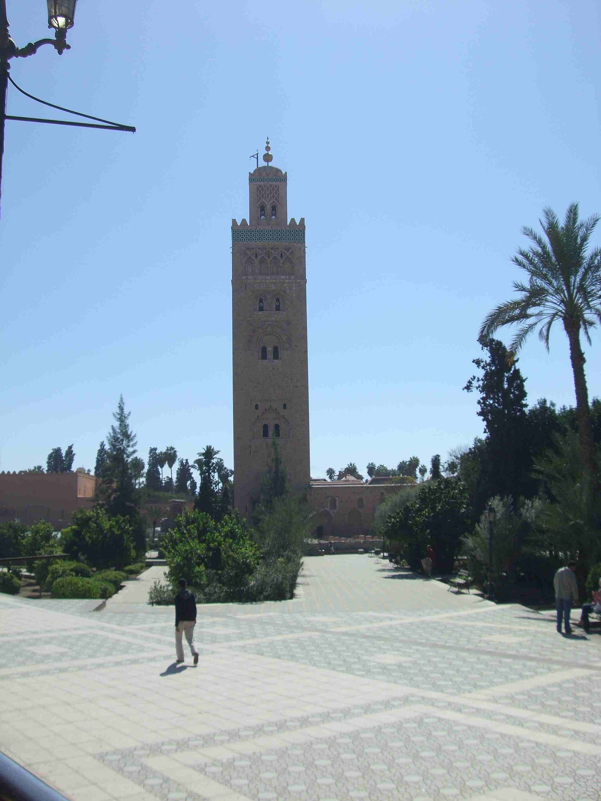Esplanade et minaret de la mosquée Koutoubia à Marrakech