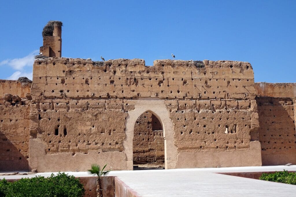Ruines et grande cour du Palais El Badi à Marrakech
