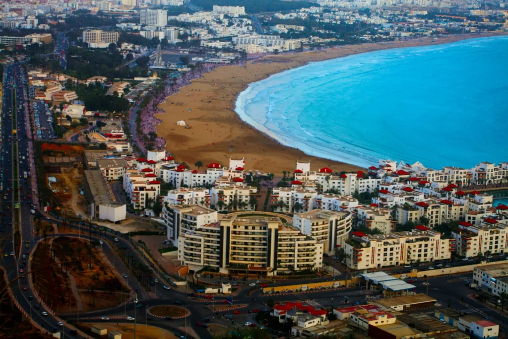 La baie d'Agadir et sa longue plage de sable