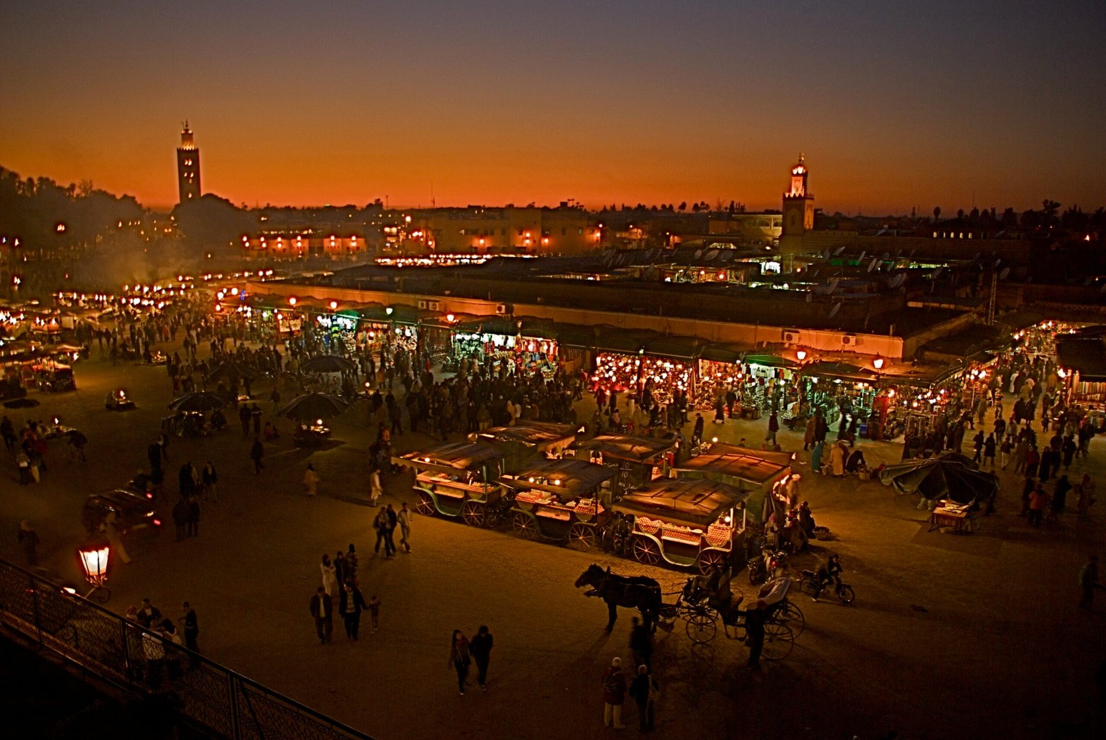 Coucher de soleil sur Marrakech depuis un rooftop