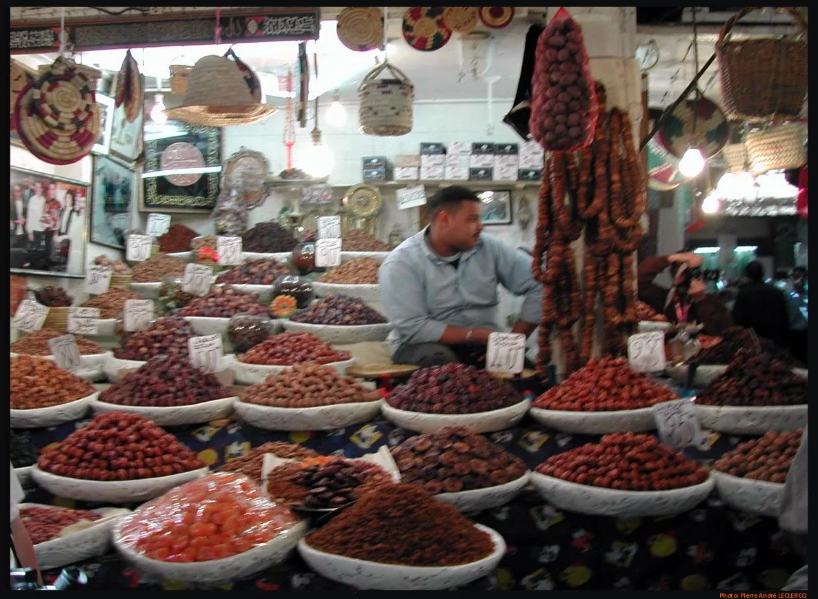 Articles en cuir et babouches dans les souks de Marrakech