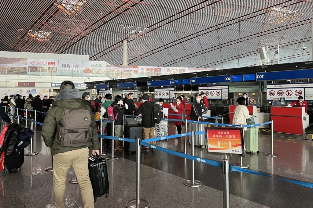 Comptoirs d'enregistrement dans un aéroport