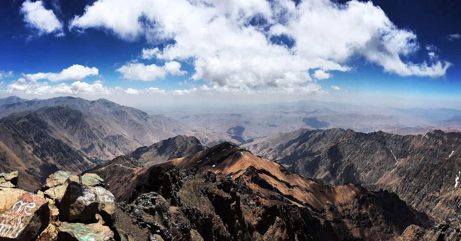 Paysage du Haut Atlas marocain, idéal pour la randonnée en septembre