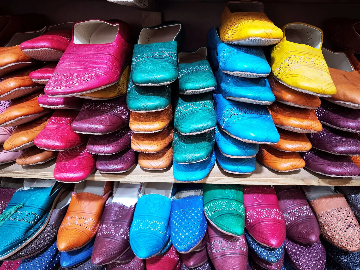 Babuchas marroquíes de colores para llevar de recuerdo