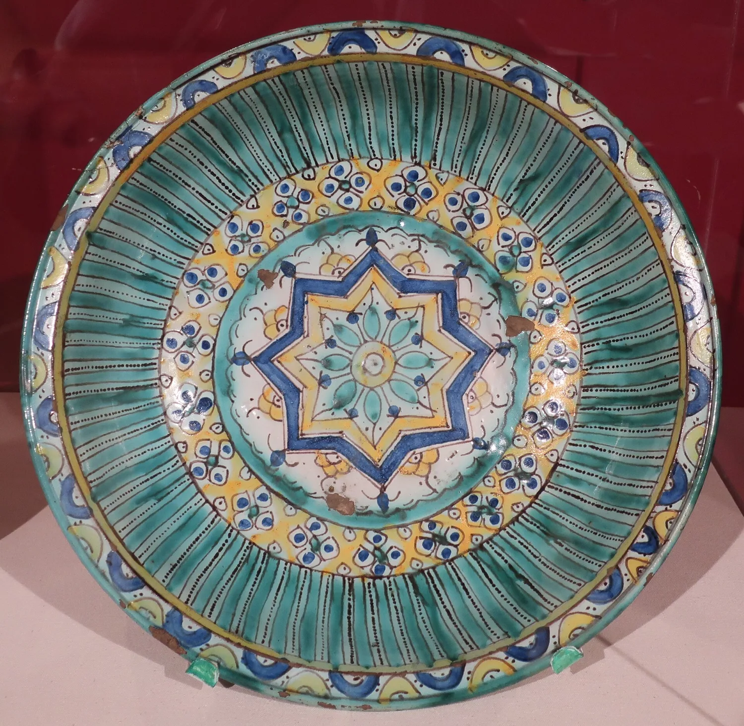 Cerámica y vajilla marroquí pintada a mano