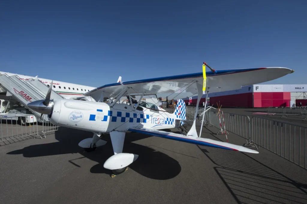 Avions exposés sur l'aire de stationnement de la base aérienne de Marrakech pendant le Marrakech Air Show