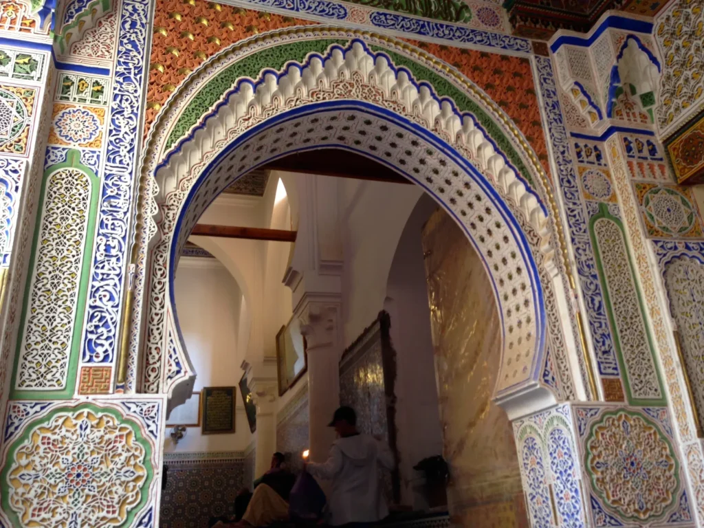 Muro esterno sud della zaouia Moulay Idriss II a Fes, visto dal vicolo che costeggia il santuario