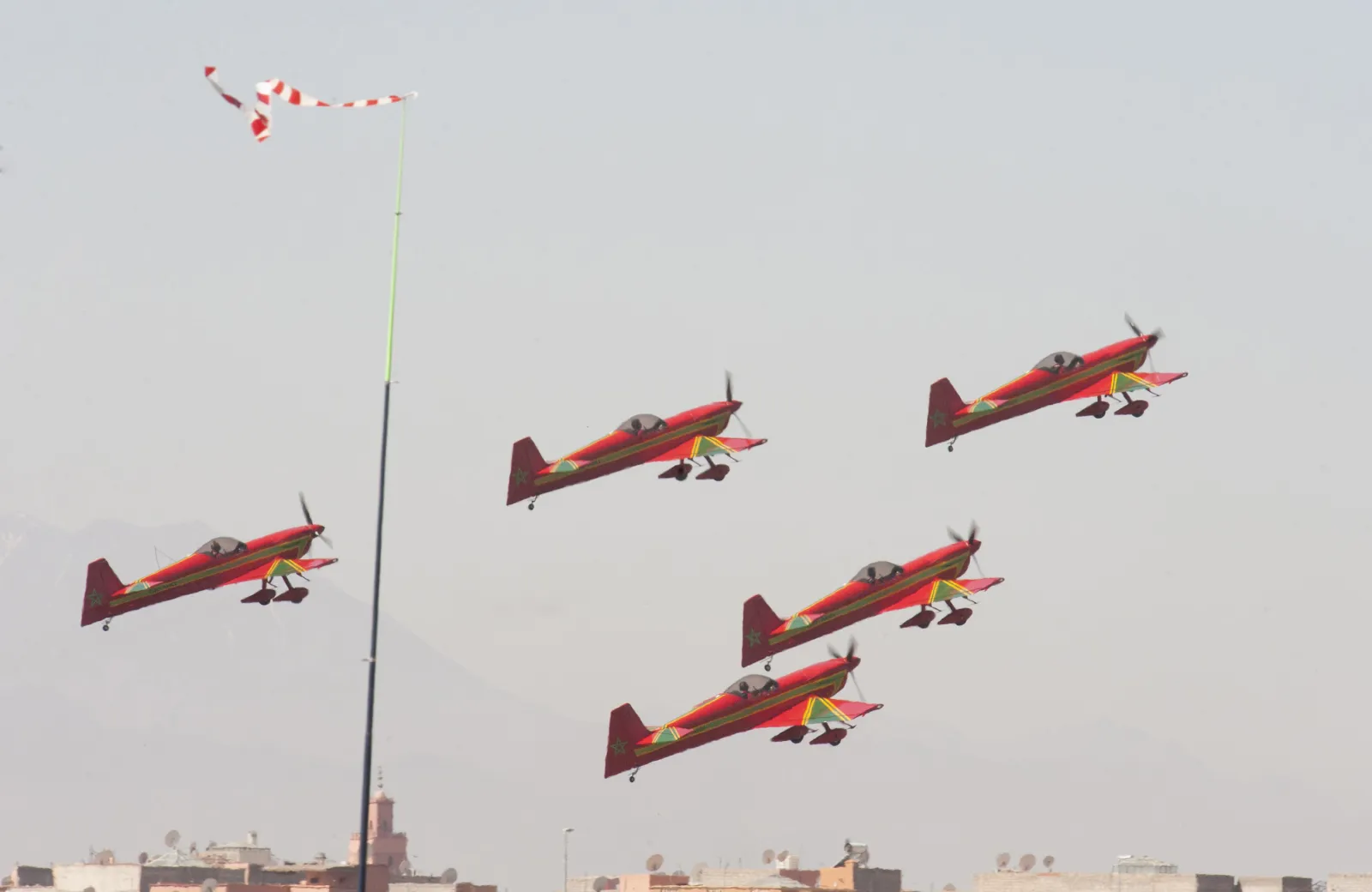 Avions de la patrouille acrobatique Marche Verte en démonstration au Marrakech Air Show